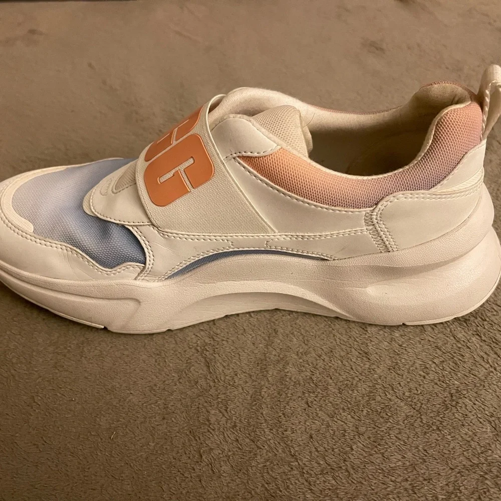 UGG Women Slip-On Sneakers - Picture 4 of 6